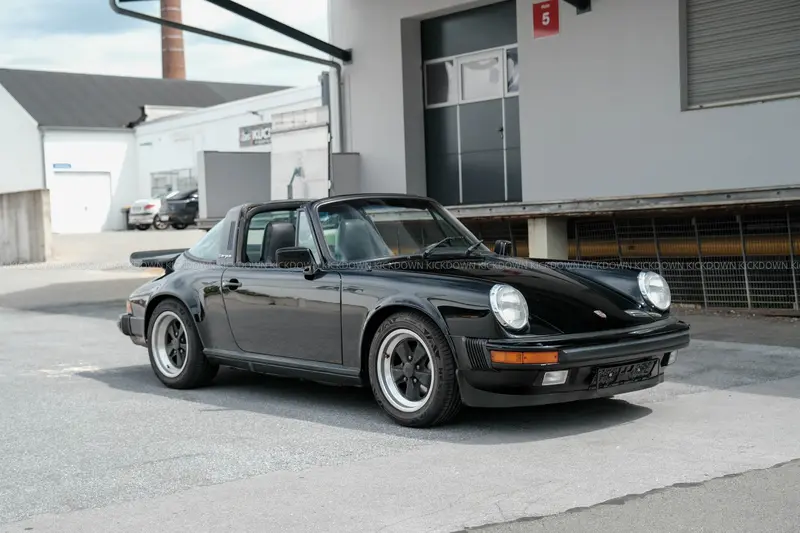 Porsche 911 Carrera 3.2 Targa (1984), langjähriger Besitz, klassische Farbkombination, frischer TÜV