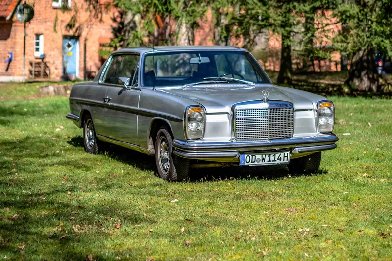 Mercedes-Benz W114 250 CE Coupé Strich- Acht Sammlerzustand umfangreiche Pflegehistorie (1970)