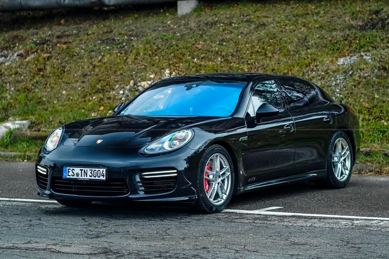 Porsche Panamera GTS from 2nd hand with complete checkbook (2015)