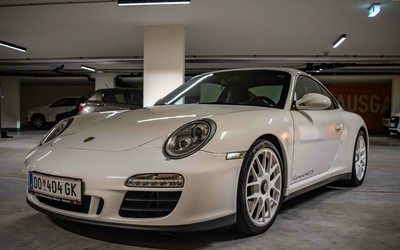 Porsche 997 Carrera 4 GTS from 2nd hand Matching Numbers Complete checkbook Original alloy wheels in white (2011)