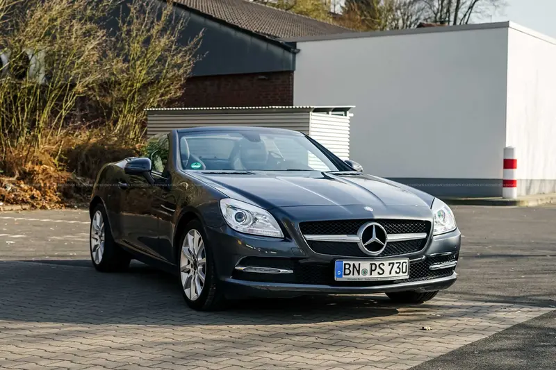 Mercedes Benz R172 SLK 200 Cabriolet, Complete checkbook, Low mileage (2013)