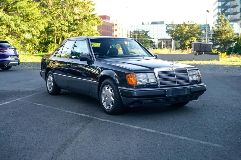 Mercedes-Benz W124 E 200 aus 2. Hand mit aktuellem TÜV Schiebedach Klima Sitzheizung (1993)