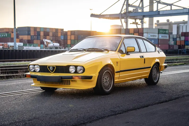 Alfa Romeo GTV 6 2.5 in Ferrari yellow engine overhauled Matching Numbers (1985)