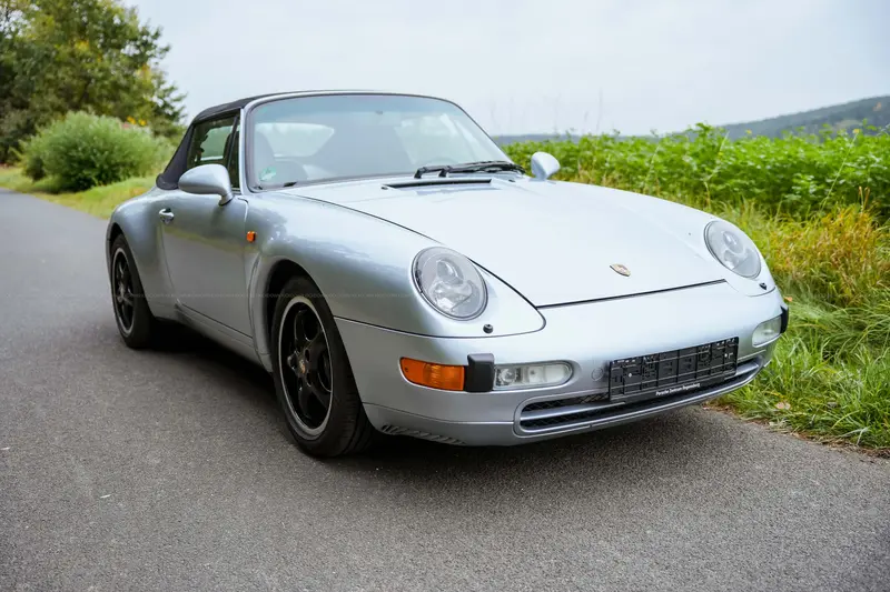 Porsche 911 993 Carrera Cabriolet (1995), classic color combination, well-maintained vehicle