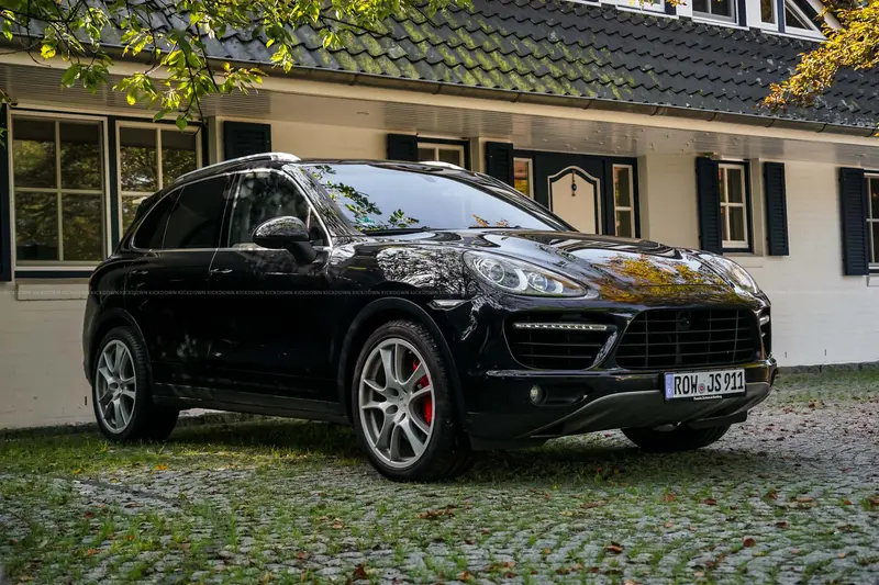 Porsche Cayenne Turbo 92A (2010), full service history, high-quality full equipment, just under €10,000 invested