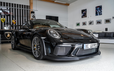 Porsche 991.2 GT3 RS with Weissach package 521 hp 2nd hand only 10,044 km Complete checkbook Accident-free 21-inch magnesium rims Ceramic brakes Carbon hood Titanium roll cage (2019)