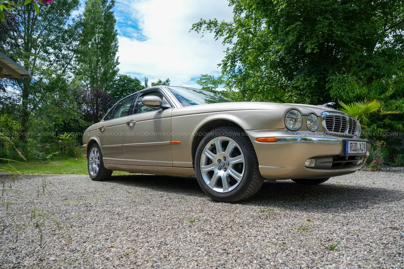 Jaguar XJ8 (2004), recently serviced in March 2026, eight tires, extensive features