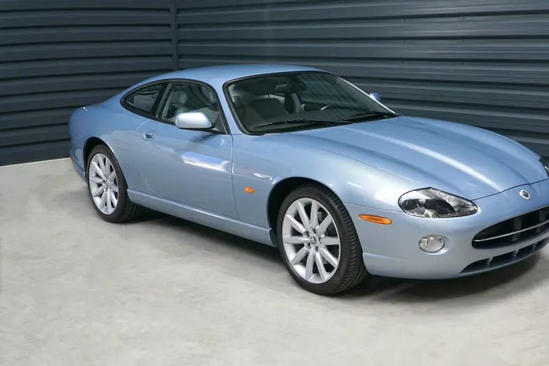 Jaguar XK8 4.2 Final Edition Coupé in Frost Blue Metallic, Rare version, Excellent collector's condition with certificate (2006)