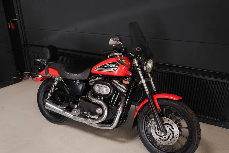 Harley-Davidson XL 883 toller Zustand, schöne Farbkombination (2001)