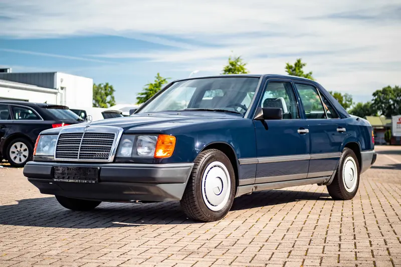 Mercedes-Benz W124 230E Limousine Servolenkung ABS (1989)