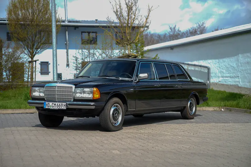 Mercedes-Benz 250 W123 Pullmann (1980), seltene Langversion mit Sechszylinder, prominenter Vorbesitz, Service im Juli 2025