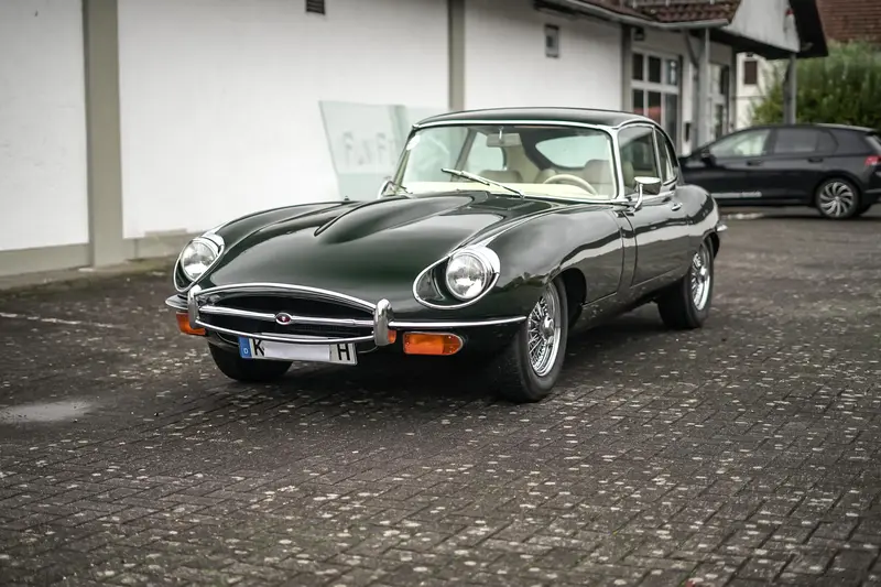 Jaguar E-Type 4.2 Series 2 British Racing Green Off Frame Restauriert 50.000 € mit lückenlosem Scheckheft (1969)