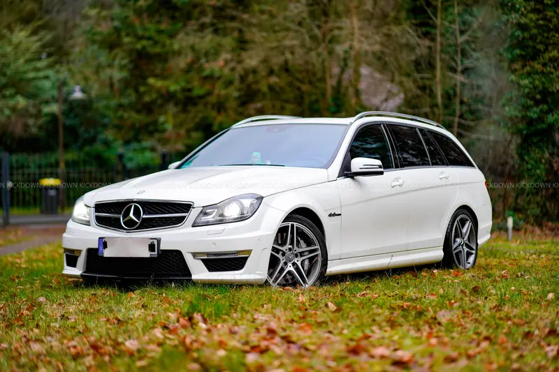 Mercedes-Benz C63 AMG S204 (2014) mit lückenlosem Scheckheft, komplette Servicehistorie durch Mercedes-Benz, sehr gepflegter Originalzustand