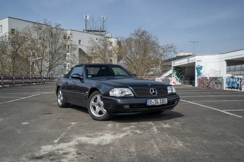 Mercedes-Benz SL 320 R129 (1998), imported from Japan, well-maintained in original condition, with a grade of 2 on the inspection report