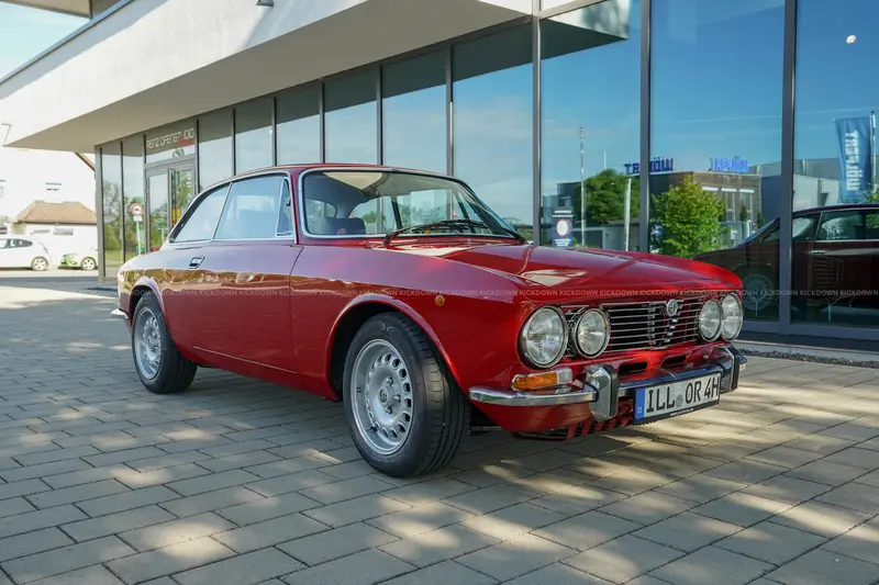 Alfa Romeo Bertone 2000 GTV (1972), fully restored, sport suspension and sport exhaust, inspection rating: 2+