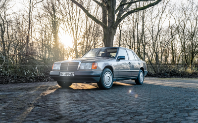 Mercedes Benz W124 230 E from 2nd hand heirloom certificate grade 2+ (1988)