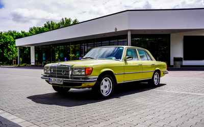 Mercedes Benz W116 280 SE (1977), 1st hand, only 122,871km, rare color combination, extremely well maintained