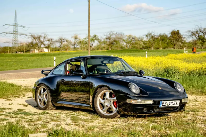 Porsche 911 993 Carrera 4S Coupe with sunroof, RS bucket seats, Romulus sports exhaust, only 85,000 km mileage (1996)