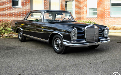 Mercedes-Benz W111 220 SE Coupé Becker Radio Green interior 4-speed (1961)