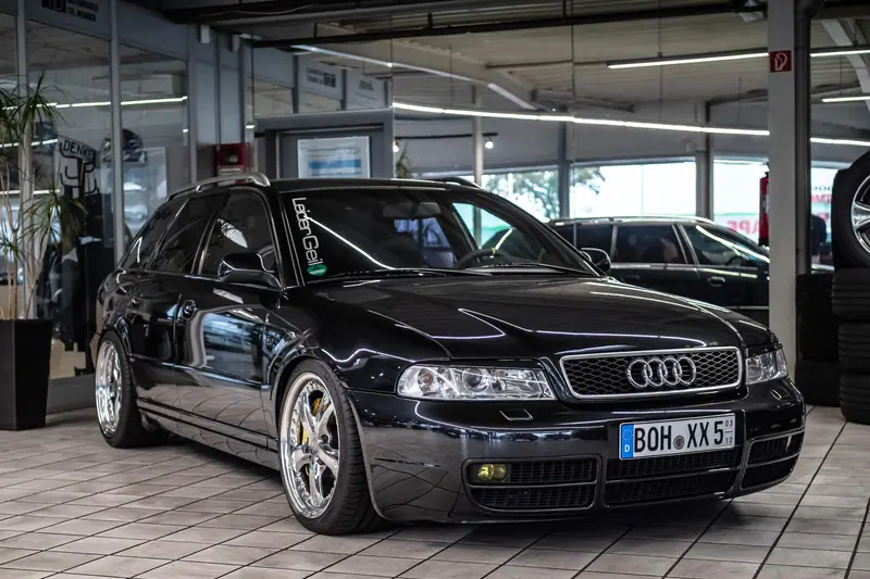Audi S4 Avant mit lückenlosem Scheckheft Recaro Sportsitzen Wertgutachten der DEKRA in einem sehr guten Zustand(1999)