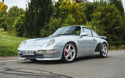 Porsche 993 Carrera 2 Coupe (1995), factory-fitted aero package, grade 2 inspection certificate, engine overhauled in 2023, €45,000 invested