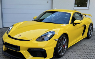 Porsche 718 Cayman GT4 (2023)