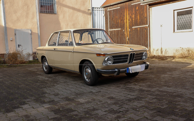 BMW 1600-2 (1968), round taillights, completely repainted, with grade 2 certificate, H license plate