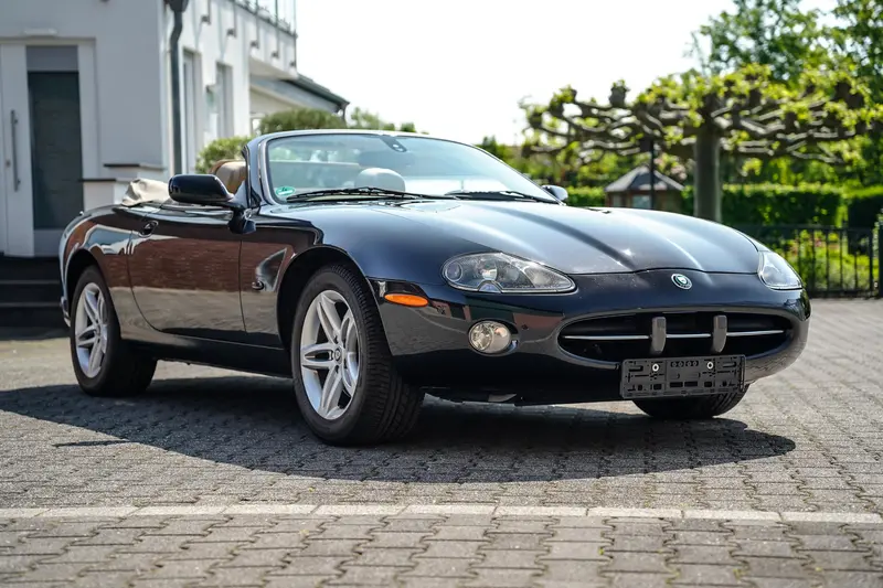 Jaguar X100 XK8 4.2 Convertible Accident-free V8 engine 3.000 € Investments Seat heating Cruise control ABS German first delivery (2004)