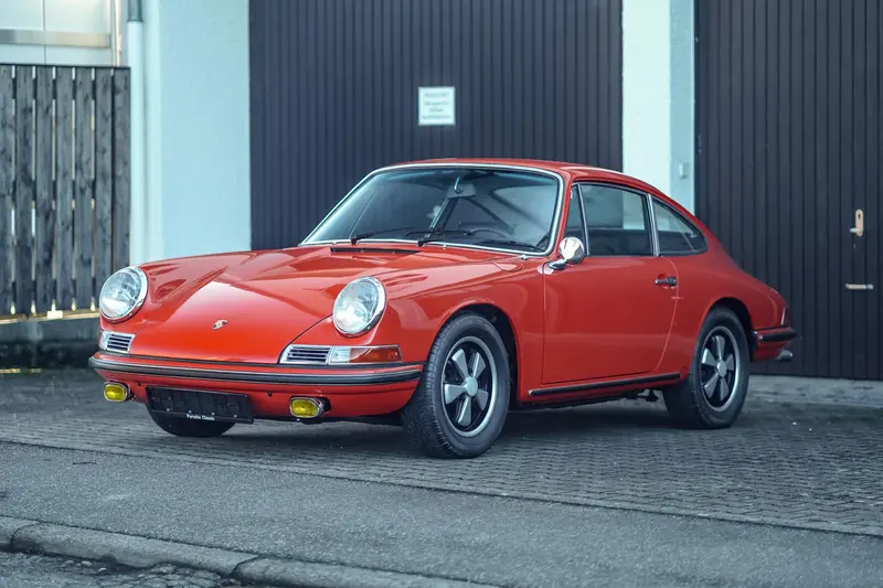 Porsche 911S Coupé in Blutorangerot Matching Numbers Webasto-Standheizung 100 Liter Tank (1966)