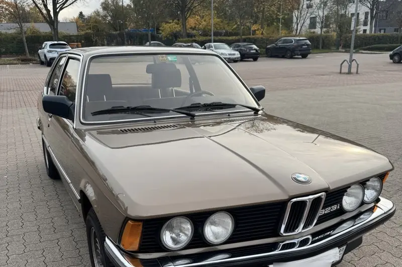 BMW 323i (1983)