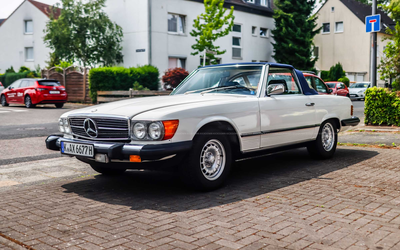 Mercedes Benz 380 SL (1984), completely repainted, interior restored, grade 2