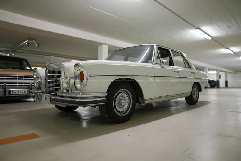 Mercedes-Benz W108 280S with H license plate, DAB radio with Bluetooth, in good overall condition (1971)
