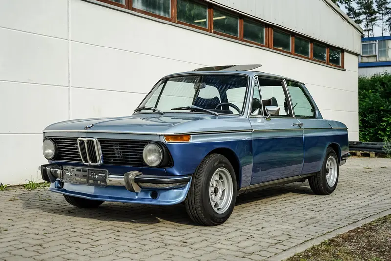 BMW 2002 tii Rare wide body Bicolor TÜV partial leather interior (1972)