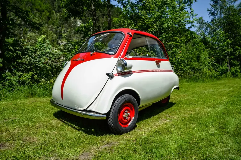 BMW Isetta 250 (third-hand), restored in 2014, faux leather folding top (1957)