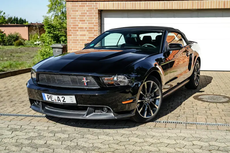 Ford Mustang GT California Special Cabriolet Aus 2. Hand 5,0-Liter-V8 mit 412 PS Nur 13.280 mi 19-Zoll Alufelgen Carbon-Einsätze GT/CS-Stilelemente (2011)