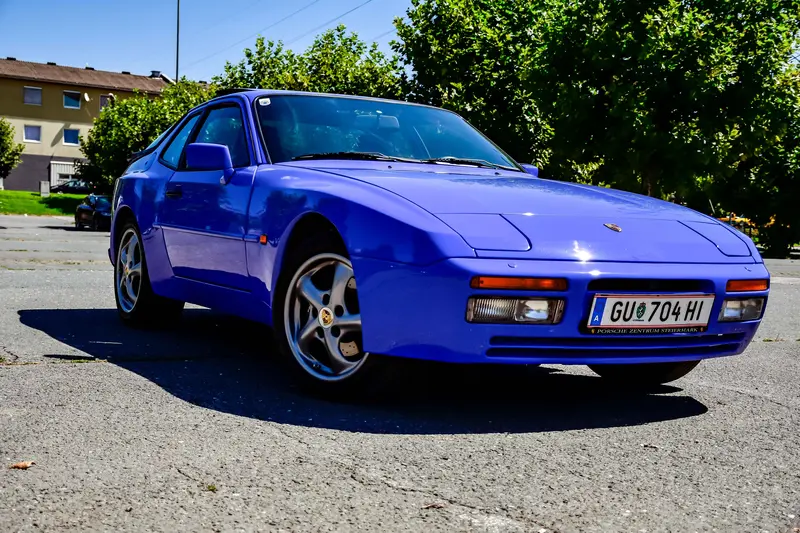 Porsche 944 S2 in maritime blue Complete checkbook restored 10,000 € Investments accident-free 211 hp (1990)