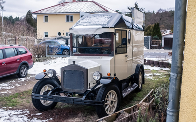Ford Fleur de Lys Restored Conversion to "rolling counter" with high-quality burl wood (1993)