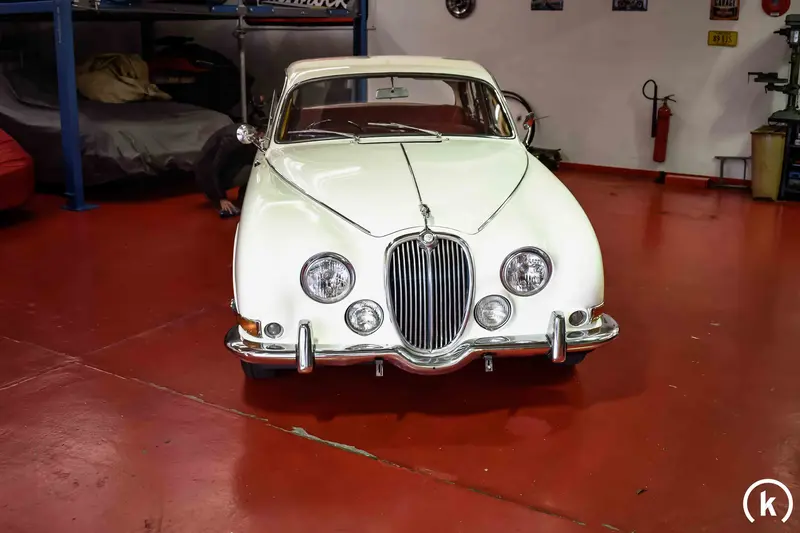 Jaguar S-Type 3.8 from 2nd hand more than 25,000 € invested Note 2+ (1966)