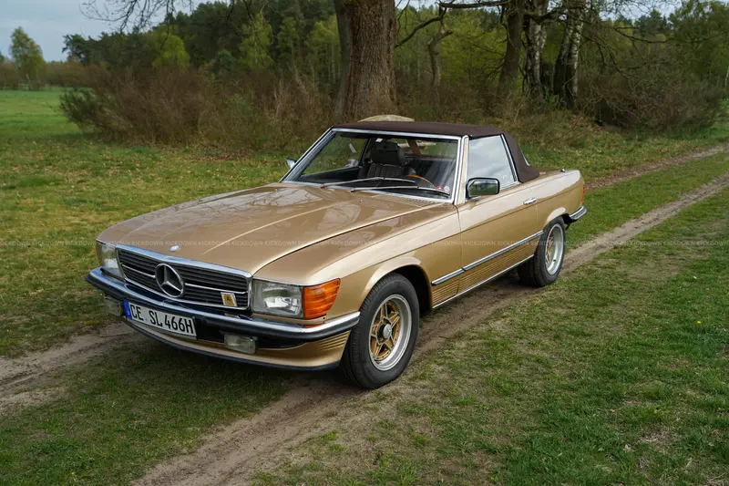 Mercedes-Benz R107 280 SL (1982), attractive color combination, well-maintained original condition, passed full inspection in 2022