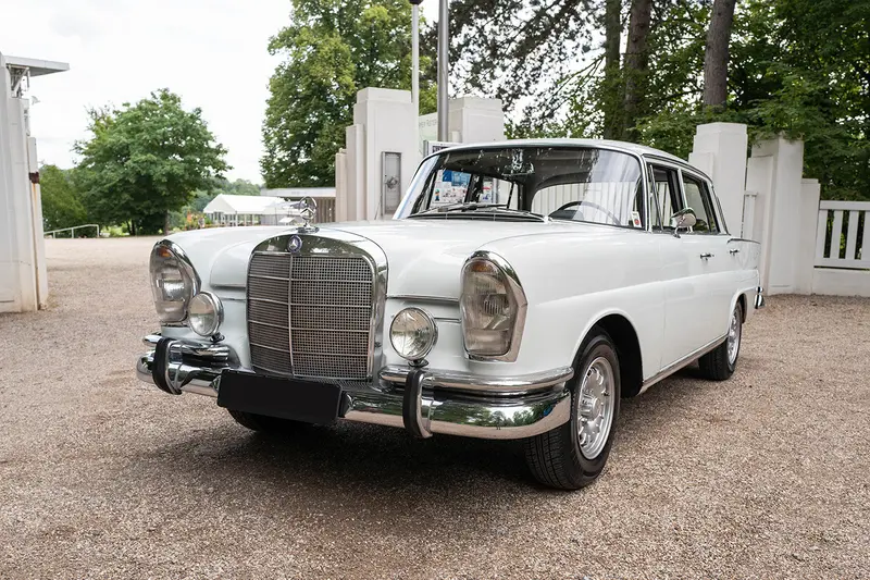 Private Sammlung MB - Mercedes-Benz W111 230S exzellenter Zustand (1966)