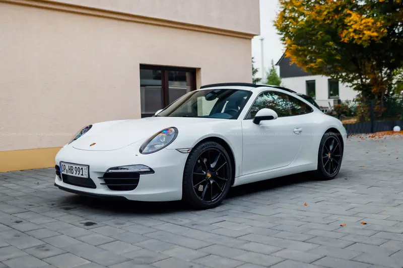 Porsche 911 991.1 Carrera (2013), full service history, new tires, only 77,000 kilometers