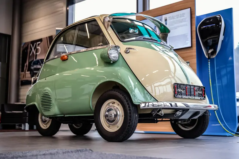 BMW Isetta 300 in Grün/Beige mit neuem TÜV Restauriert Wertgutachten Note 1- (1963)