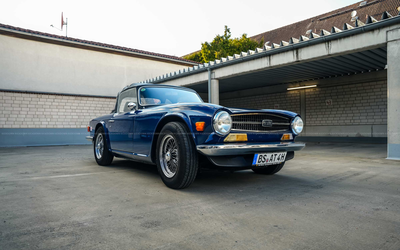 Triumph TR6 Roadster with H license plate, well-kept condition (1973)