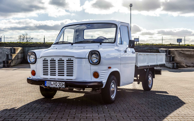 Ford Transit flatbed, restored, engine overhauled, valuation report with grade 2 (1976)