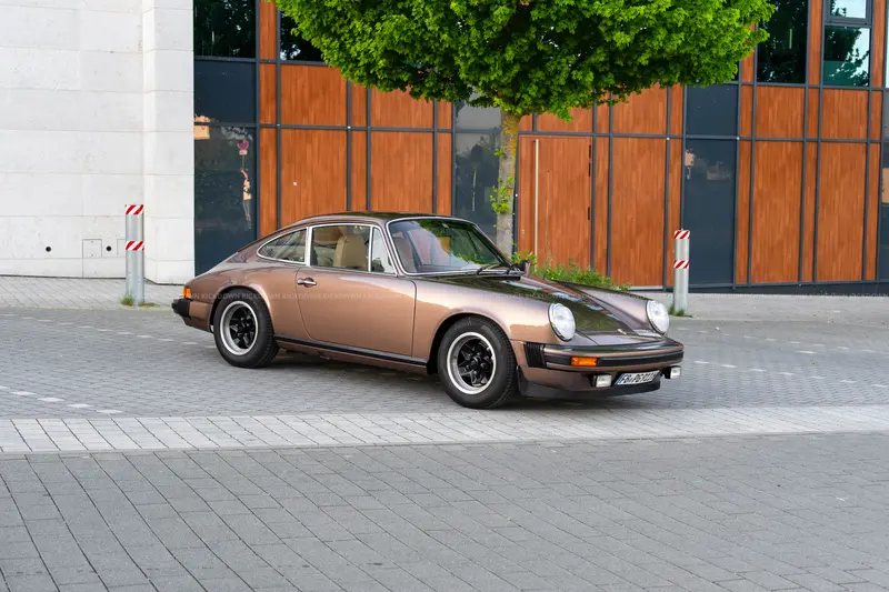 Porsche 911S (1976), completely rebuilt, Classic Data Note 1, and only 9,600 kilometers since restoration