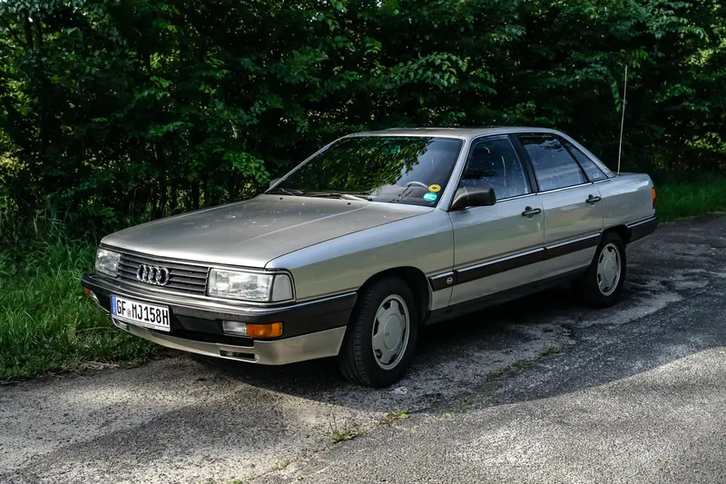 Audi 200 Turbo Unfallfrei TÜV Zugelassen H-Kennzeichen Umfangreiche Dokumentation Velourbezug Sehr Gepflegter Zustand (1984)