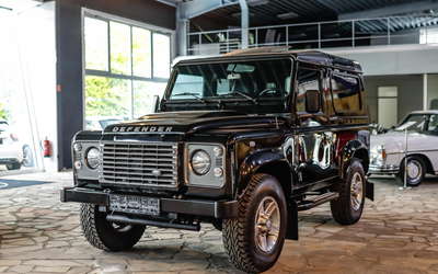 Land Rover Defender 90 TD4 SE Exklusiv Station Wagon aus 1. Hand Scheckheft gepflegt Nur 17.700 km (2016)