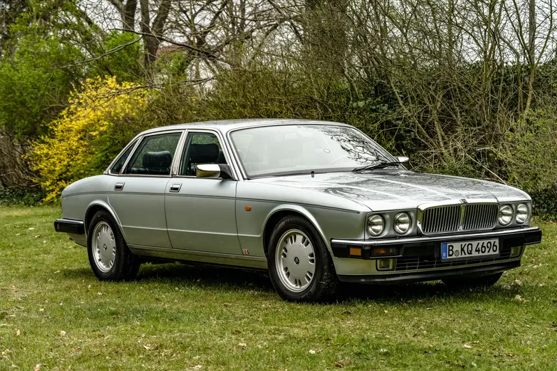 Jaguar XJ40 in SIlber-Grau aus 2. Hand H-Kennzeichen Umfangreiche Ausstattung (1993)