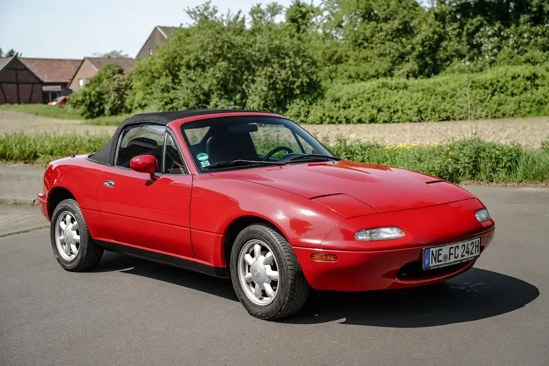 Mazda Miata Type NA Accident-free H license plate Air conditioning Hardtop 3rd hand 2.500 € investment (1990)