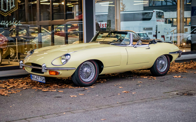 Jaguar E-Type 4,2l Schaltgetriebe Originallack Service (1970)